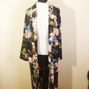 Kimono w/Long Flower Design